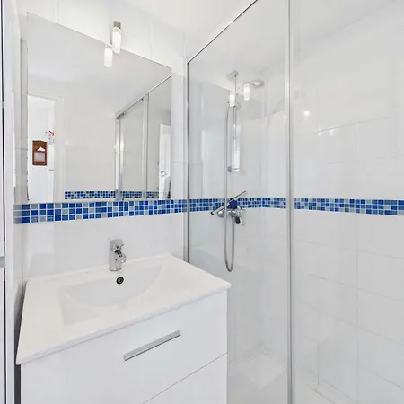 2 Pieces En Duplex, Proche Plage, Parking Prive - Fr-1-326-861 *